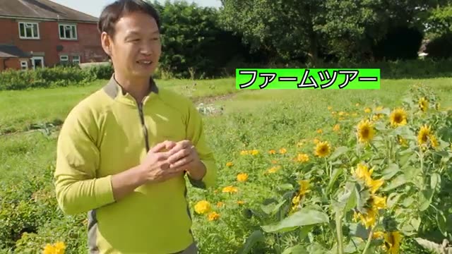 畑での太鼓演奏と農産物の販売